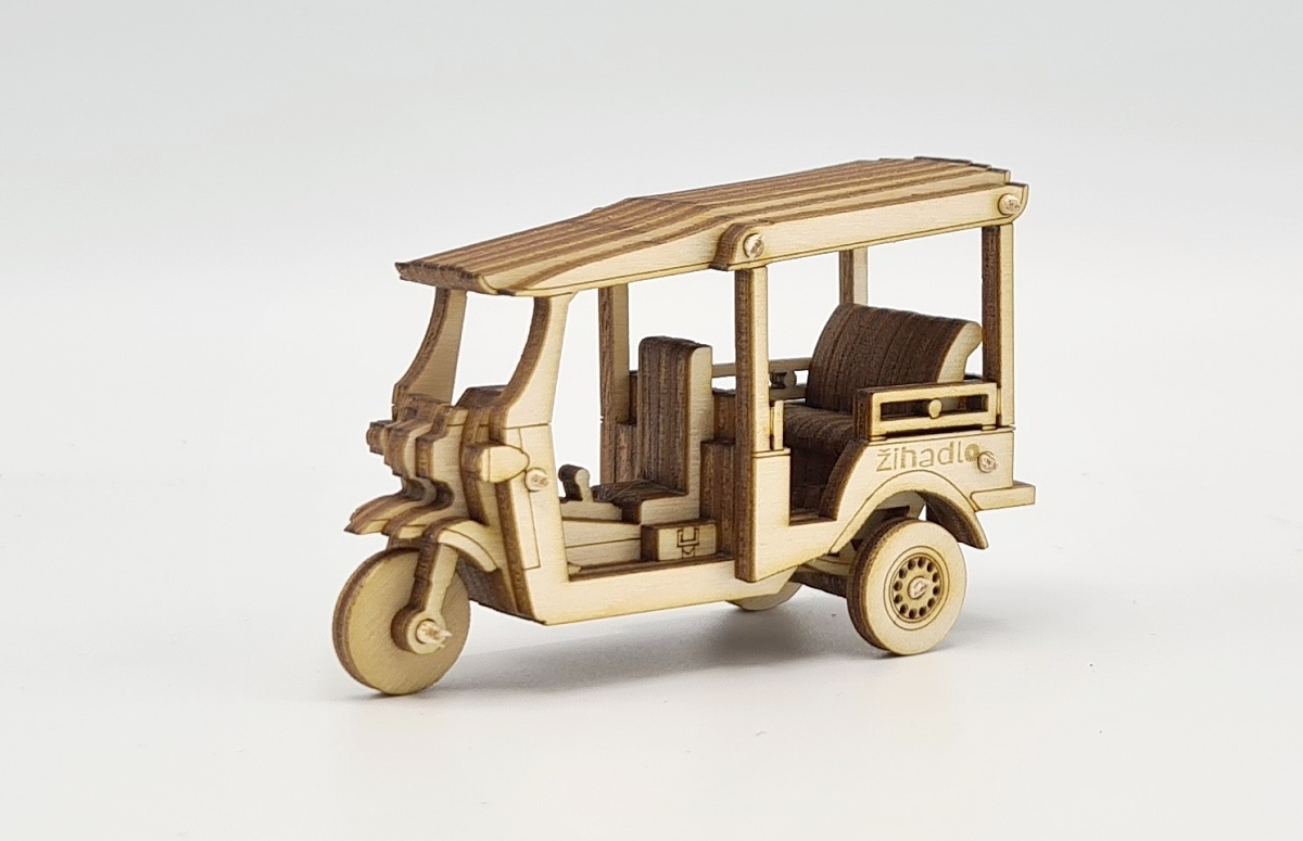 Døevìný model tuktuku - zvìtšit obrázek